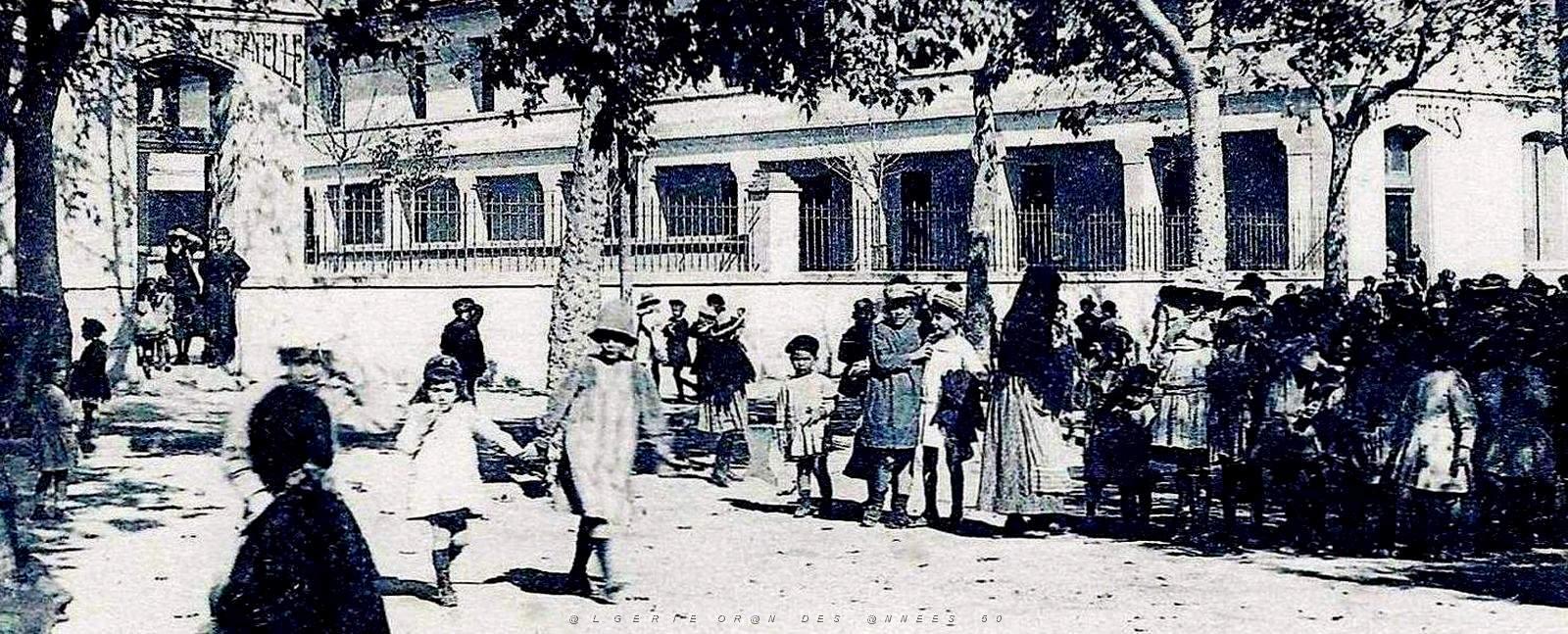 1657- Tlemcen - Ecole2 de la Place de la Victoire.jpg